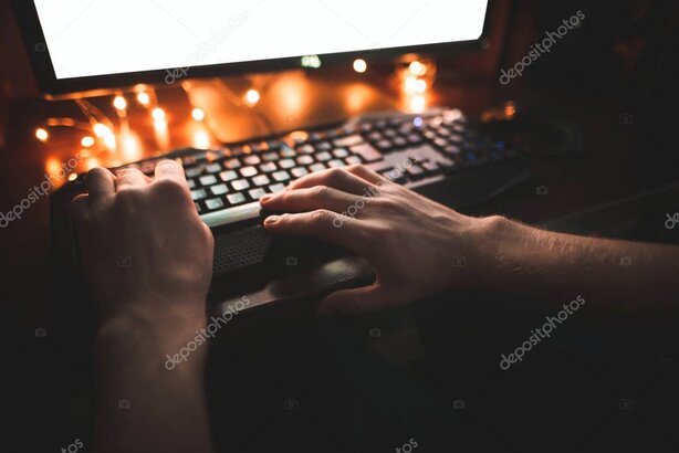 Addetto che effettua una ricarica conto gioco alla cassa