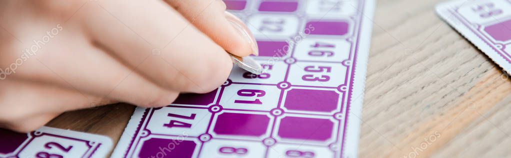 Biglietti del Lotto e Gratta e Vinci su un bancone