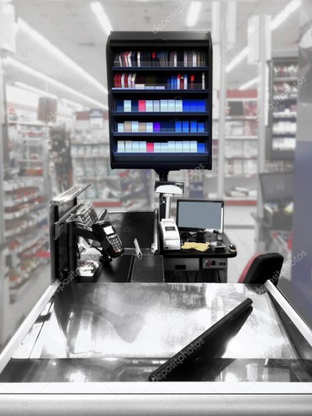 Interno luminoso di una tabaccheria con banco servizi